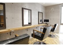 ブロッサム 池袋店(Blossom)の雰囲気（木の温もりとモルタル調で落ち着く空間になっています［池袋］）