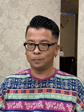 タケシズバーバー(BARBER) サイドパートスキンフェード