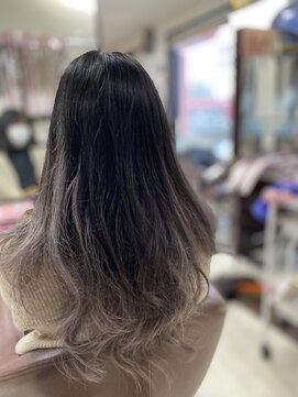 美容室 ハッピー ベビーシールエクステでのグレージュグラデ
