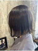 モーブカラーの前下がりボブ