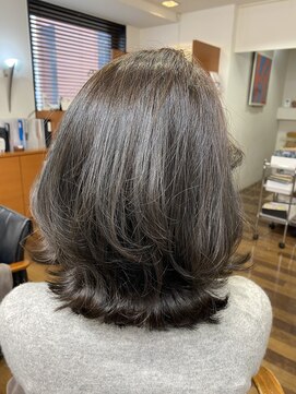 エムタニグチギンザ(M.TANIGUCHI GINZA) 【イノアカラー】外ハネミディアム/アッシュグレー