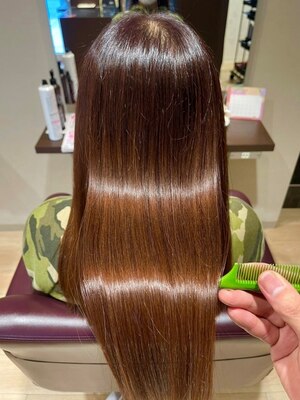 オトナ女性に大人気の〈oggiotto 取扱店〉髪の内部から補修しツヤと潤いのある髪に◎カラーの持続性もUP♪