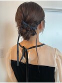 ヘアアレンジ　お呼ばれヘア　ロング　ベロアリボン　お団子ヘア