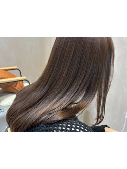 Hydraidを使用で、ダメージレスにしっとりと艶のある質感をお届け。柔らかいストレート実現します!［横浜］