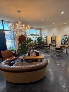 アペロ(Ape'ro)の写真/<みやき町/駐車場有>扉を開けるまでは想像もつかないラグジュアリーな落ち着き空間☆髪も心も安らぎます♪