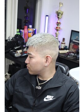 タツミサンジュウサン(TATUMI33) ホワイトカラー×クロップカット