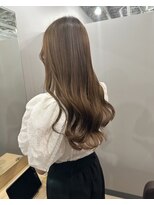カミエ(kamie) 柔らかいベージュカラーのロングスタイル
