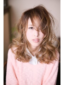 ヘアーデザイン ルシア(Hair Design Lucia) ミディアムレイヤー×ハイトーングラデーション