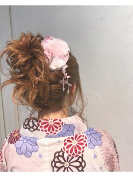 ヴァンクシー バイ ルナ(VANKCY by Luna) 【Neolive plus 登戸 向ヶ丘】抜け感あるお団子アレンジ