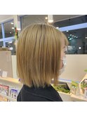 イエローベージュ
