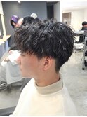 縦落ちツイストスパイラルパーマメンズショートマッシュ