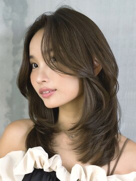 ロンプ(romp) レイヤーカット/モテ髪/くびれカット/艶カラー/前髪似合わせ