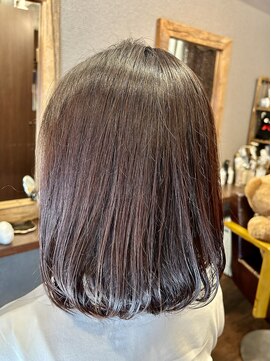 カーザ(CASA) 伸ばしかけのヘアも跳ねない内巻きスタイル