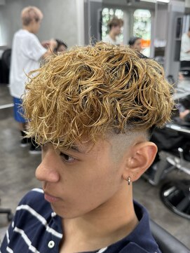 ニコ トウキョウ ロジック(nico TOKYO Logic) スペインカール/スキンフェード/フェードカット/メンズ