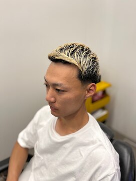 アジト テーパーフェード&アップスタイル