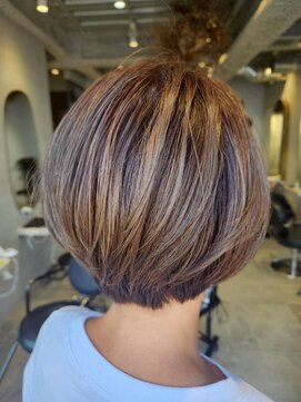 ジェコ ブラン(gecko. brun) 脱白髪染めハイライト/コロンとボブ/グレージュ #武蔵小山美容室