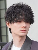 バイフィフス 原宿/表参道(by fifth)&nbsp;緩め波巻きスパイラルパーマシャドウパーマメンズセンターパート