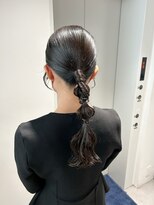 トリッカ シブヤ(TRICCA SHIBUYA)&nbsp;タイトポニー/編みおろし/玉ねぎヘア/お呼ばれヘア/結婚式ヘア