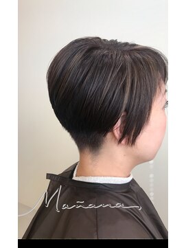 マニャーナ Manana 美容室 刈り上げショート　デザインカラー