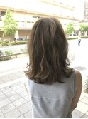 ベージュ