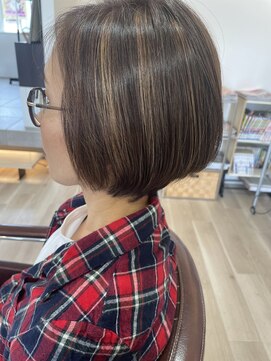 ビーズ ノイ(BEE´Z NEU) ボブスタイルで立体感カラー