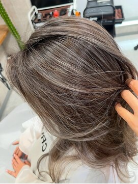 クリーム 大宮(CREAM) 白髪ぼかしハイライトカラーおんぶ