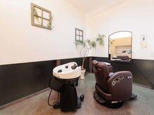 マヌ ア マヌ(manu a manu)の雰囲気（フラット×移動式のシャンプー台でエステ感覚【高崎!白髪染め】）