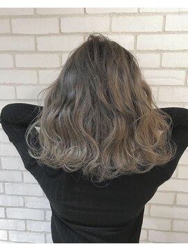 オースト ヘアー ステラ 新宿店(Aust hair Stella) ニュハンスカラー ハイトーン ミルクティーアッシュ 新宿