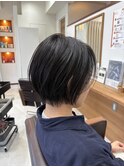 黒髪でも軽やかに見えるショート