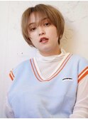 小顔フェザーショートホワイトブロンド20代30代40代50代