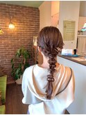 夏のヘアアレンジ大人のこなれローポニー