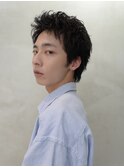 ラフな質感の無造作パーマ×スパイキーショートスタイル