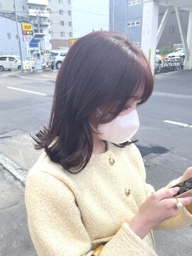 カラフェ(carafe) 柔らかピンクベージュ　小顔カット　顔周りレイヤー　札幌大通