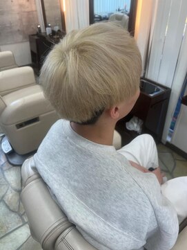 ヘアーメイクフィールヒルズ(FEEL HILLS) ホワイトカラー