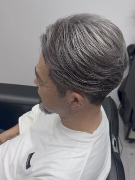 ソレリア(Soleria) 大人の毛流れセンターパート×ホワイトメッシュ
