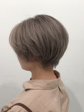 ココ 本八幡(KOKO) 黒髪クラゲヘアーオリーブグレー小顔ココアベージュショート