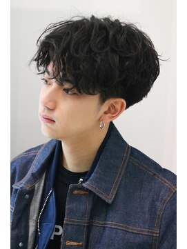 ネイビー(NAVY) サイドシルエットが◯前下がり×スパイラルパーマ　韓国マッシュ