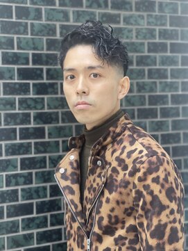 ディオ アンド ルーチェ(Dio&Luce) フェードカット/ニュアンスパーマ/黒髪/サイドパート