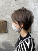 ショートカット　ナチュラル　グレーベージュ