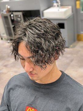 フランクスバーバーリベラルド 横浜(FRANK'S BARBER LIBERALD) ツイストスパイラルパーマツーブロック束感色気メンズカット