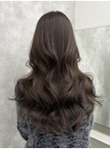 シースルーバングと重ためミディでバランス良く!