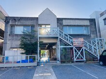 アサ(asa)の雰囲気(テナント2階となりますお車は下の砂利にご駐車ください)