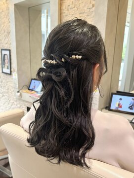 ヴィサージュプラス(VISAGE plus) ゆるふわハーフアップ