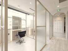 エレノア 梅田店(Eleanor)の雰囲気（全席個室のセット面で、周りの目を気にせずに落ち着いた時間に◎）