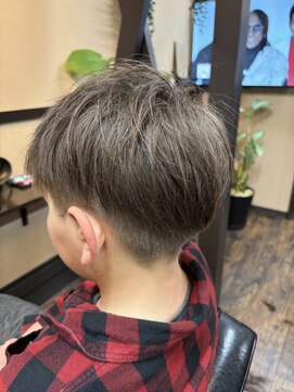 コネクト(Connect) 小学生のツーブロックスタイル