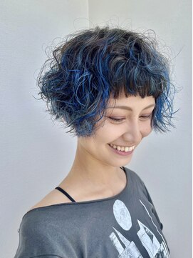 ディレクション(Direction) パーマショートボブブルーヘアデザインカラー