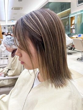 ピークアブー 銀座並木通り(PEEK-A-BOO) 外ハネボブ/ハイライト/デザインカラー/白髪ぼかし/グレージュ