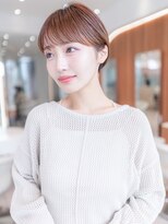 20代30代大人可愛いグレージュカラー斜めバングショートボブ