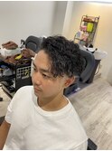 ツイストスパイラルパーマスキンフェードメンズカット
