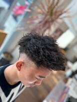 ヘアーワークス ボナ(HAIR WORKS bona.)&nbsp;ツイストパーマ×ショートハーパー アップスタイル/フェード